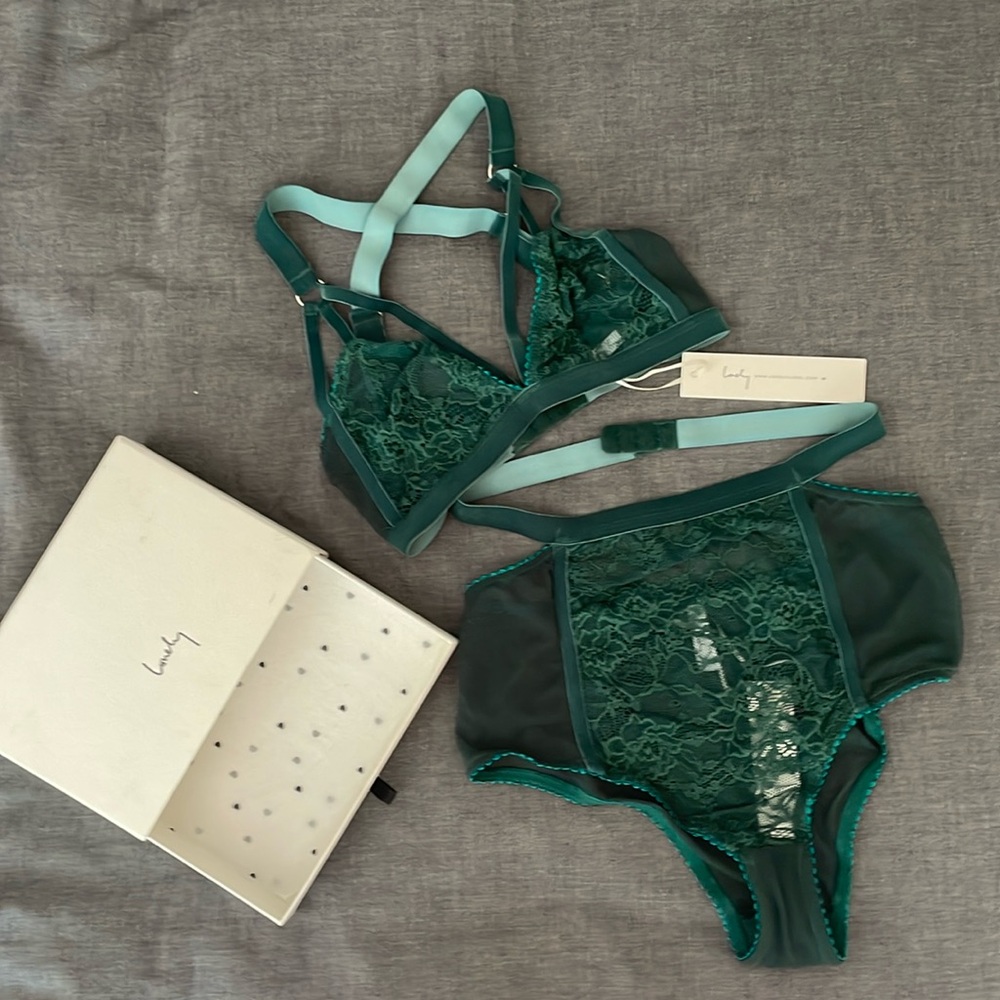 Lonely Lulu Strappy Velvet Lace Bra Set in Emerald Green 30D